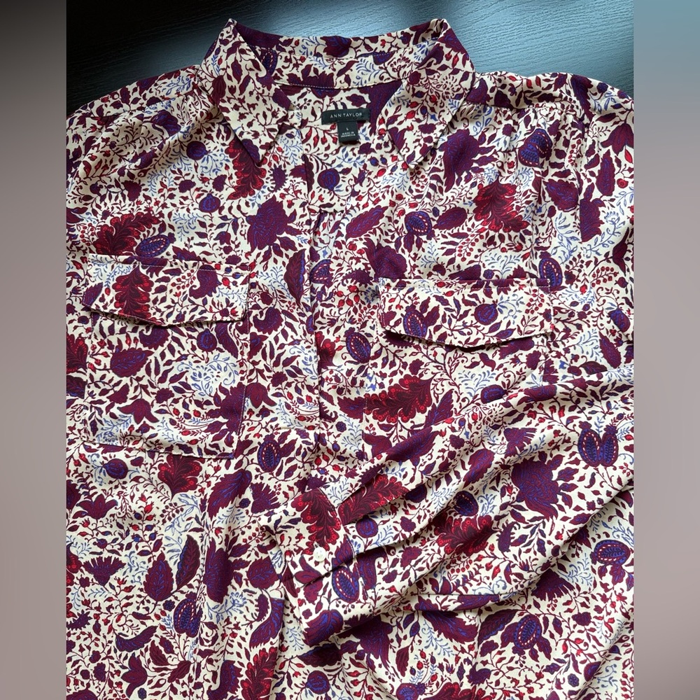 Ann Taylor Paisley Pullover Blouse Size Large Burgundy Navy Boho - Picture 6 of 8